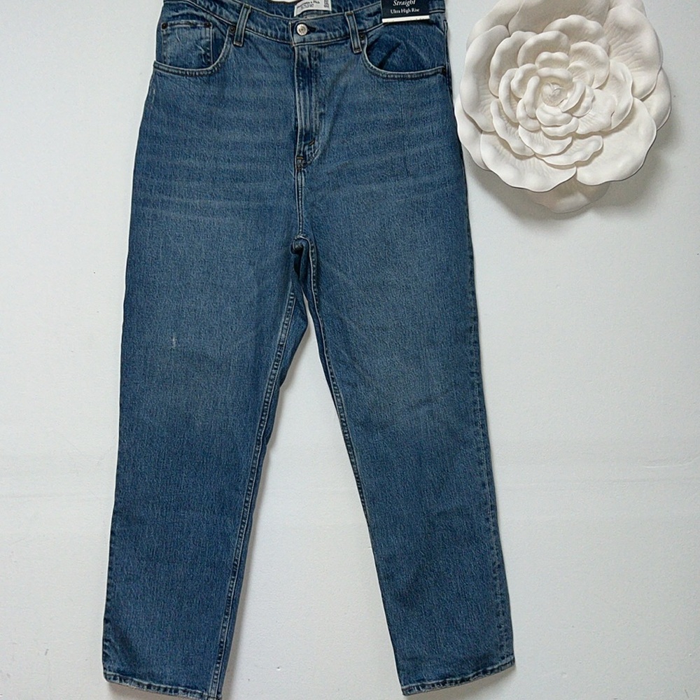 Abercrombie & Fitch the 90s straight ultra high rise 32/ 14 MWT